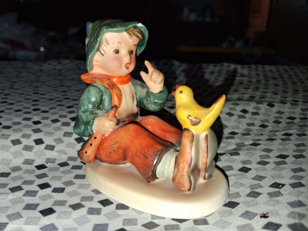 Hummel Goebel Figurine TMK-2 Full Bee #63 Singing Lessons
